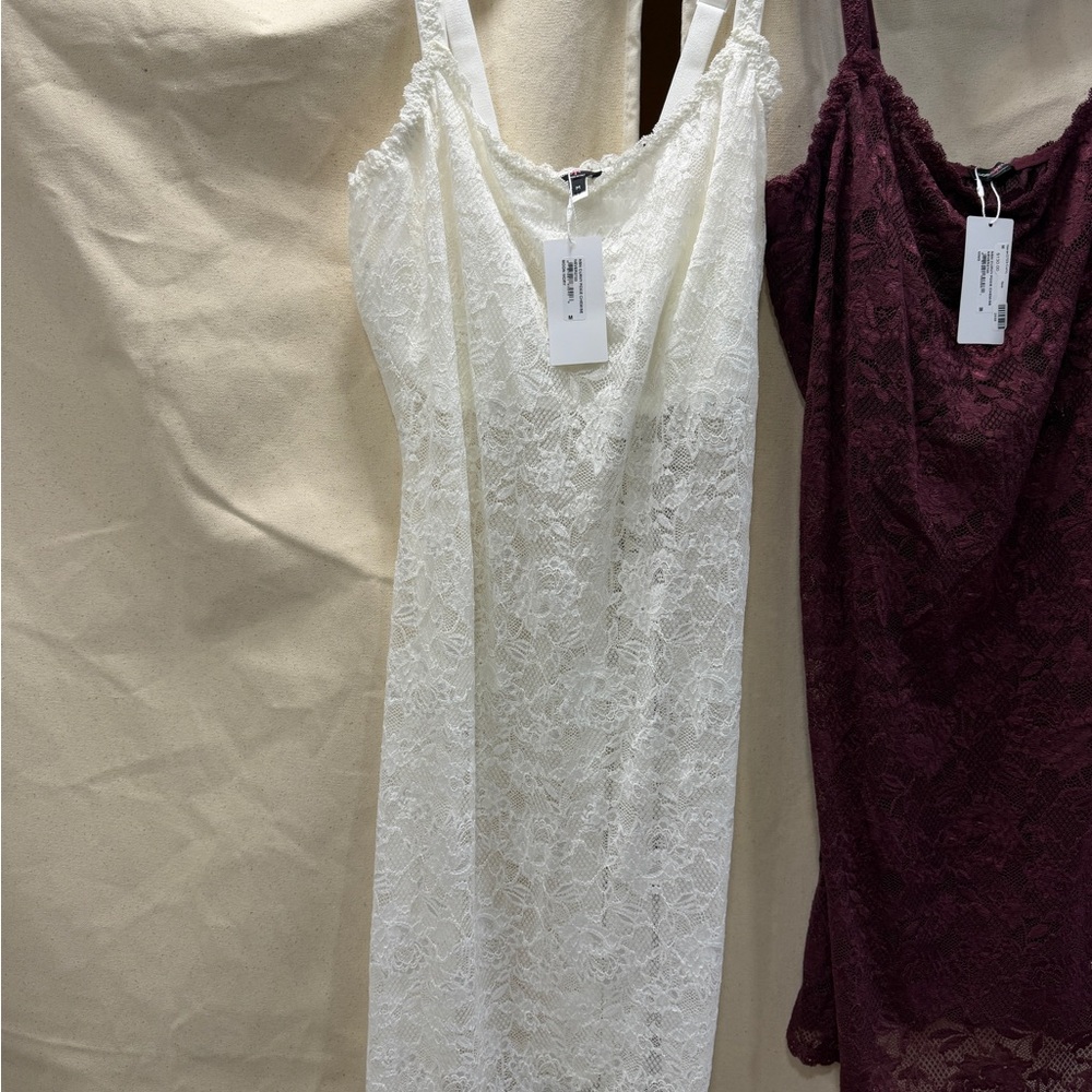 Elegant Lace negligee NWT in IVORY
